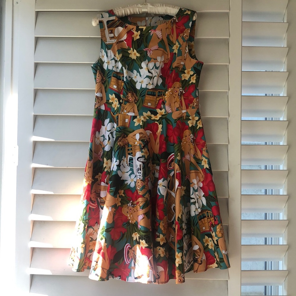 Timeless Pinup Dress - Picture 2 of 5